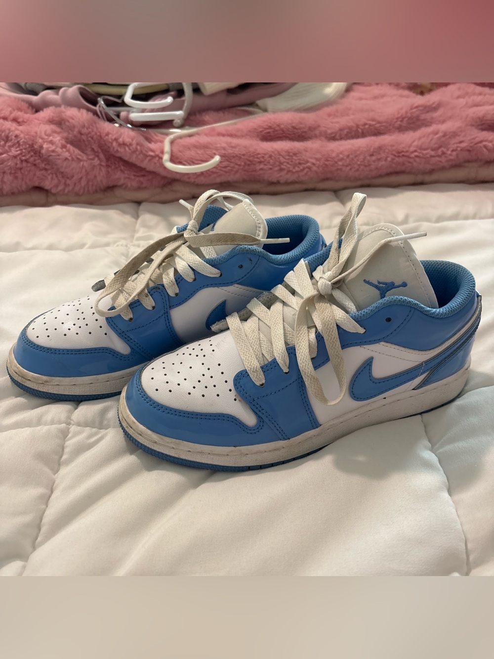Jordan Kids' Low-Top Sneakers in White and Light Blue